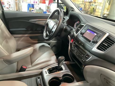 Used 2017 Honda Ridgeline RTL image 16