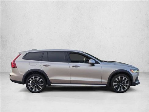 Used 2024 Volvo V60 B5 Cross Country Ultimate w/ Protection Package Premier AWD/4WD image 4