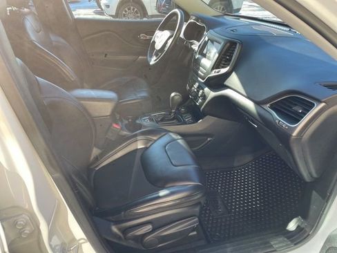 Used 2019 Jeep Cherokee Latitude Plus w/ Comfort/Convenience Group image 14