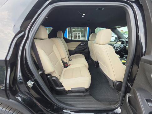 Used 2022 Chevrolet Traverse LS AWD/4WD image 16