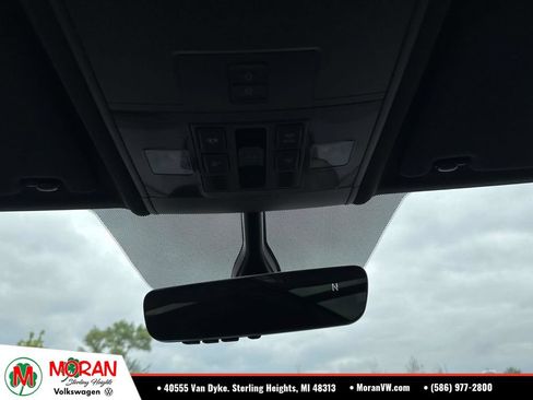 Certified 2023 Volkswagen Atlas Cross Sport SE w/ Panoramic Sunroof Package AWD/4WD image 32
