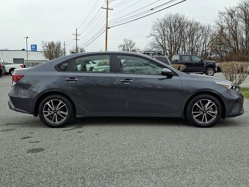 Used 2022 Kia Forte LXS image 7