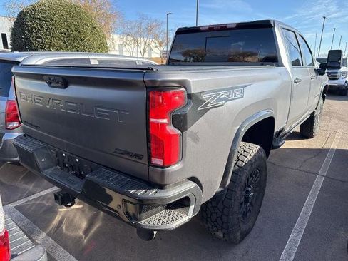 Used 2025 Chevrolet Silverado 2500 ZR2 w/ Technology Package image 3
