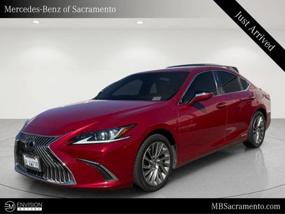 Used 2019 Lexus ES 300h w/ Accessory Package 2