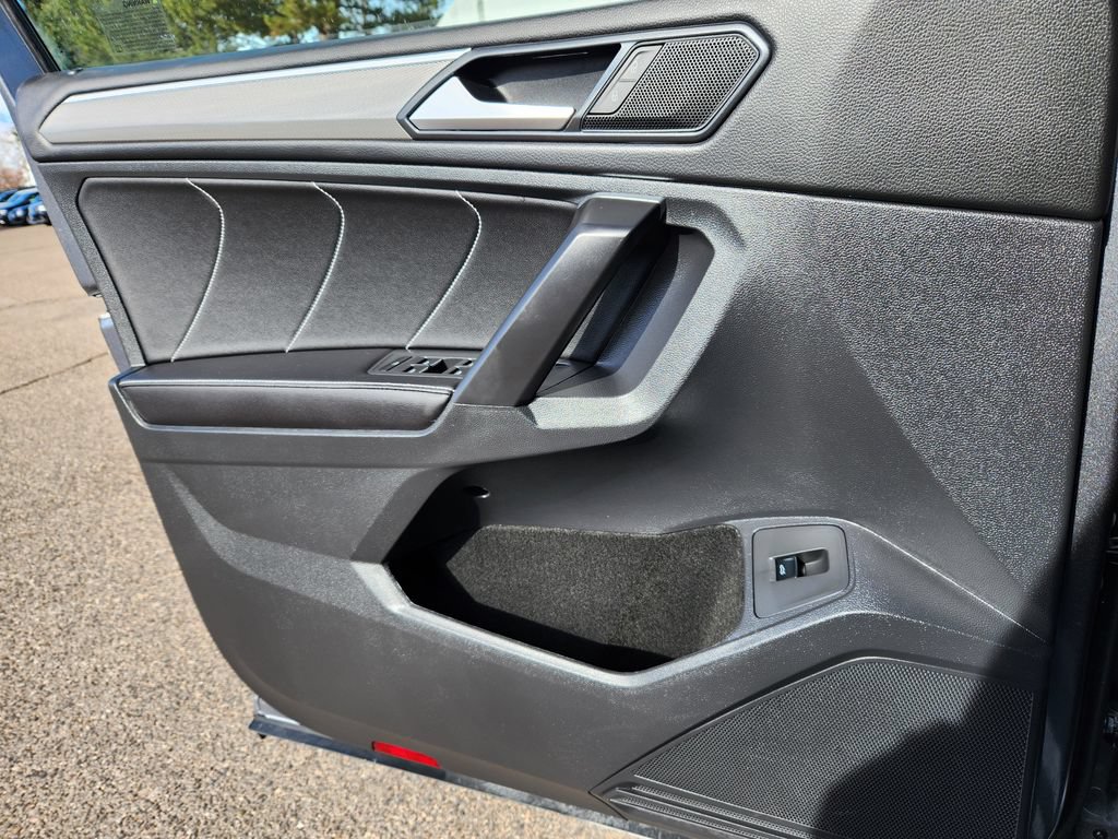 Certified 2024 Volkswagen Tiguan SE R-Line AWD/4WD image 8