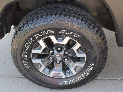 Used 2016 Toyota Tacoma TRD Off-Road w/ Exterior Package image 12