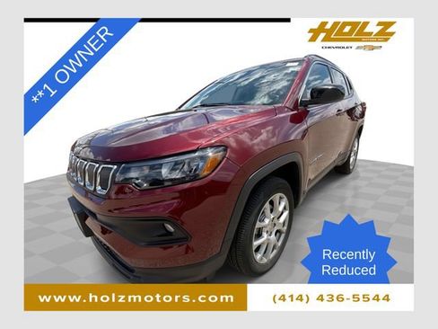 Used 2022 Jeep Compass Latitude w/ Sun and Sound Group AWD/4WD image 1
