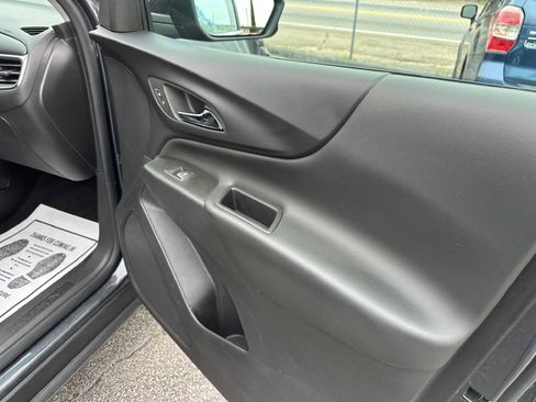 Used 2023 Chevrolet Equinox LT w/ Driver Convenience Package FWD image 17