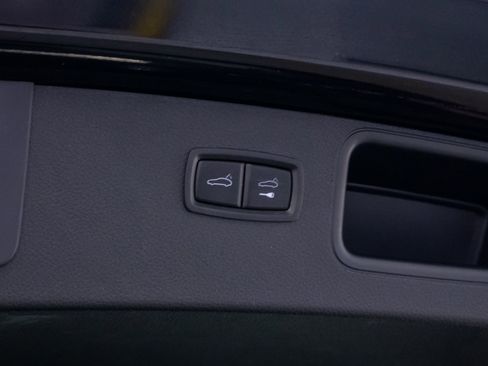 Certified 2023 Porsche Macan AWD/4WD image 30