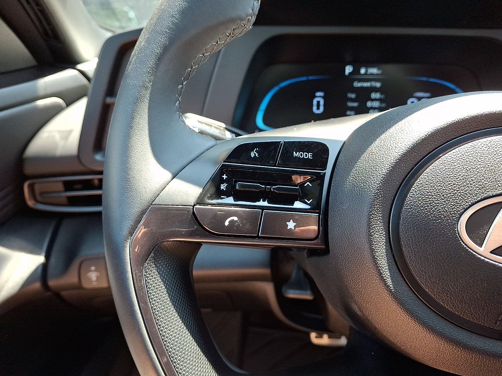 Certified 2025 Hyundai Elantra Sport FWD image 21