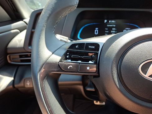 Certified 2025 Hyundai Elantra Sport FWD image 21