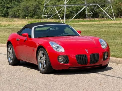 Used 2007 Pontiac Solstice GXP w/ Premium Package RWD image 2
