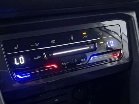 Used 2024 Volkswagen Tiguan SE image 18