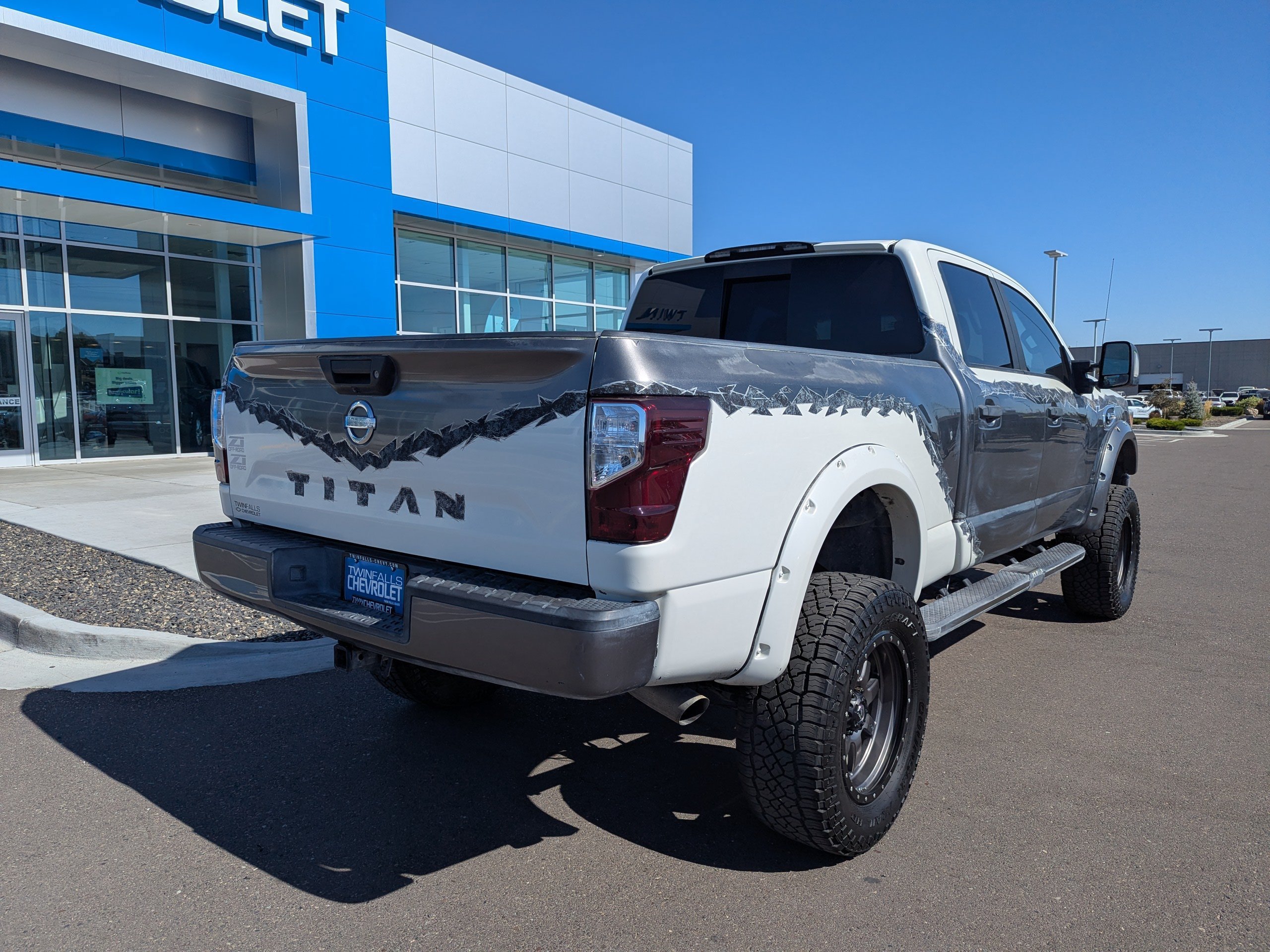 Used 2016 Nissan Titan PRO-4X AWD/4WD image 35