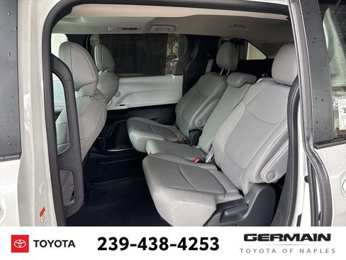 Used 2025 Toyota Sienna XLE image 17