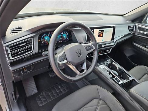 Used 2025 Volkswagen Atlas Cross Sport SE FWD image 10