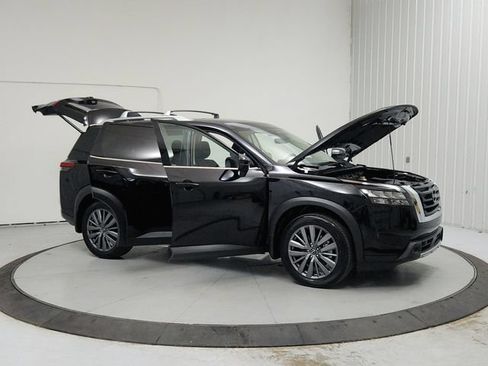 Used 2025 Nissan Pathfinder SL w/ SL Premium Package FWD image 9