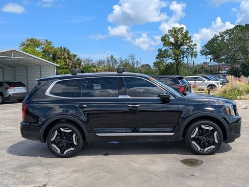 Used 2024 Kia Telluride S FWD image 9