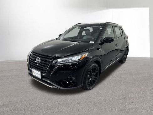 Used 2024 Nissan Kicks SR w/ SR Premium Package FWD image 22
