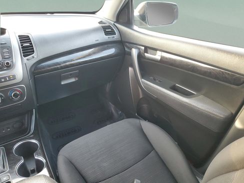 Used 2015 Kia Sorento LX FWD image 12