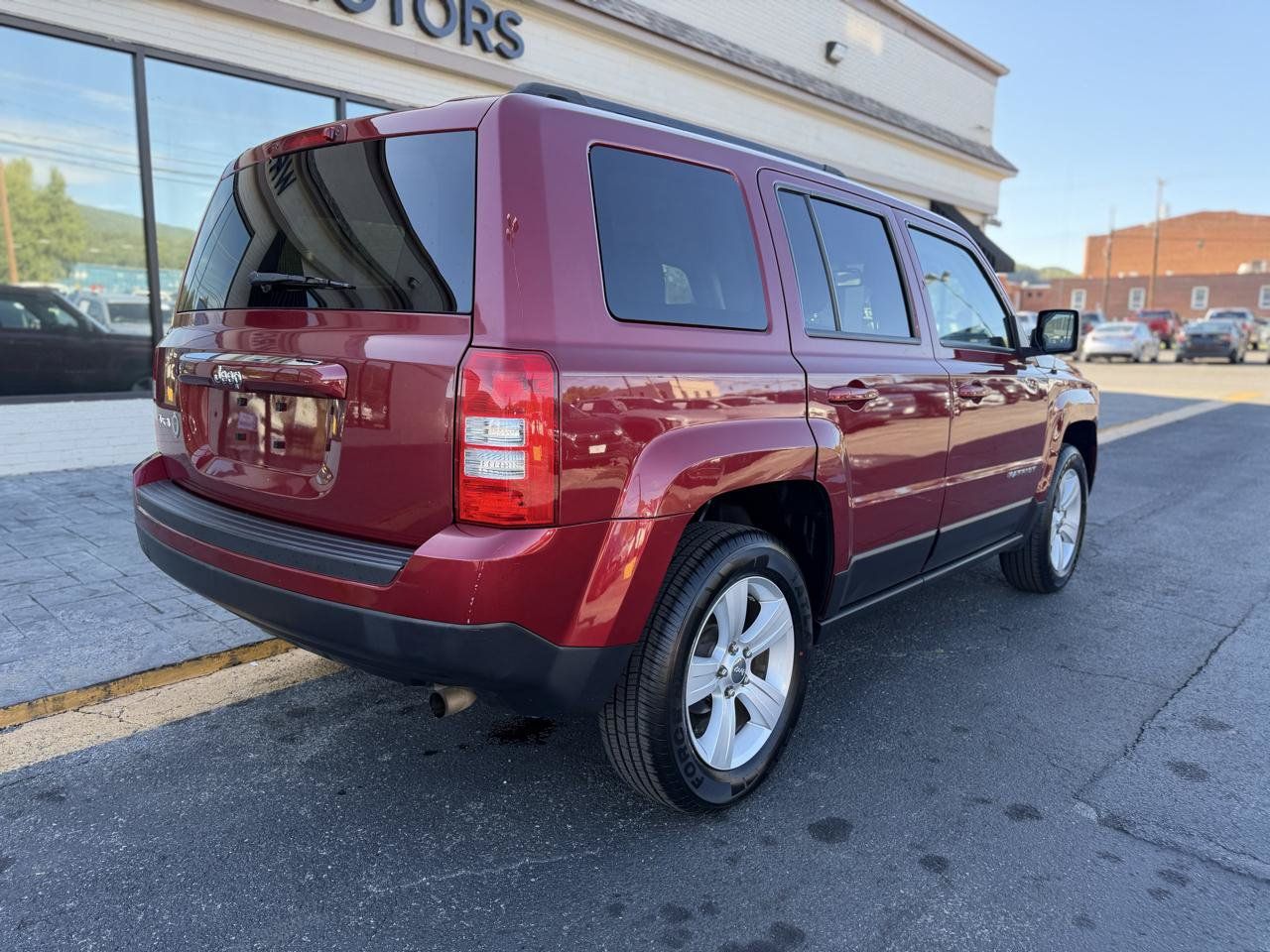 Used 2016 Jeep Patriot Sport w/ Power Value Group AWD/4WD image 3