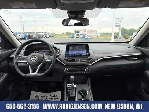 Used 2025 Nissan Altima 2.5 SV FWD image 12
