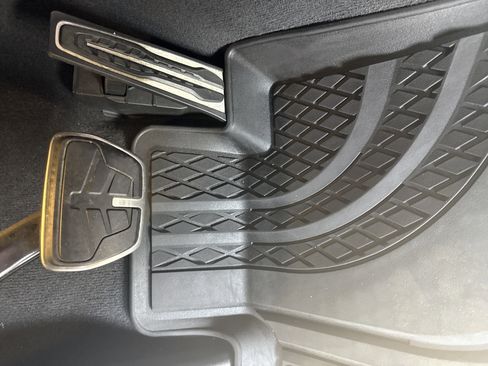 Used 2023 BMW 740i image 16