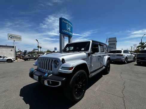 Used 2023 Jeep Wrangler Unlimited Sahara w/ Cold Weather Group AWD/4WD image 2