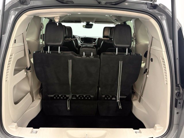 Used 2022 Chrysler Pacifica Touring-L FWD image 9