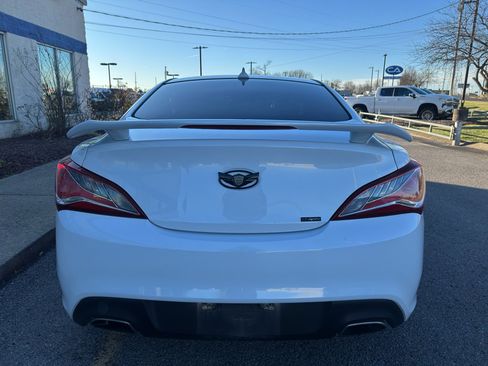 Used 2016 Hyundai Genesis Coupe 3.8 image 5