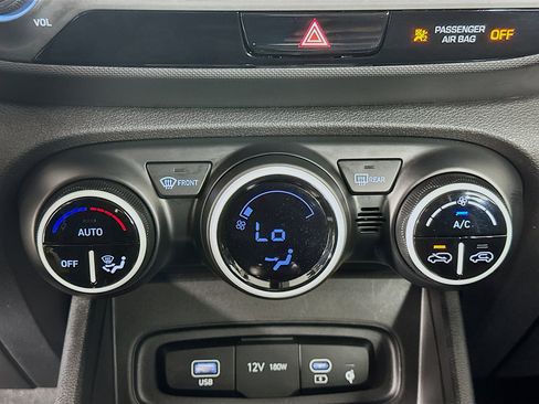 Used 2025 Hyundai Venue Limited image 24