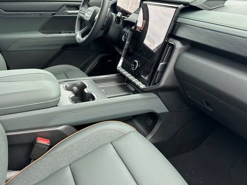 New 2026 GMC Acadia AT4 w/ Luxury Package AWD/4WD image 19