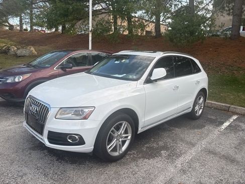 Used 2017 Audi Q5 2.0T Premium Plus w/ Technology Package image 2