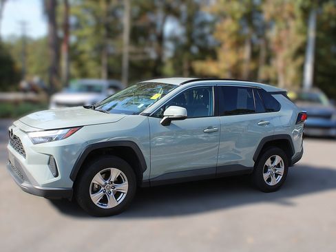 Used 2022 Toyota RAV4 XLE image 4