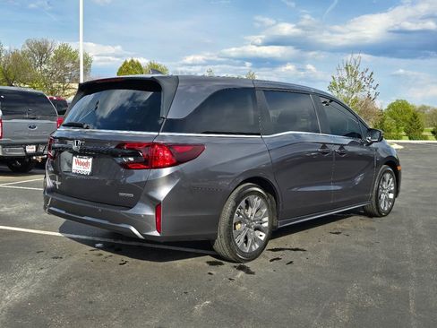 Used 2025 Honda Odyssey Touring image 8