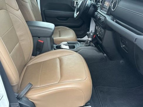 Certified 2022 Jeep Wrangler Unlimited Sahara w/ Cold Weather Group image 17