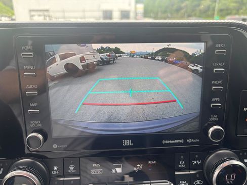 Used 2021 Toyota Highlander XSE FWD image 22