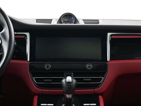 Certified 2023 Porsche Macan AWD/4WD image 11
