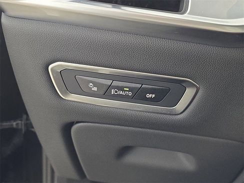 Used 2026 BMW X7 xDrive40i w/ Premium Package image 30