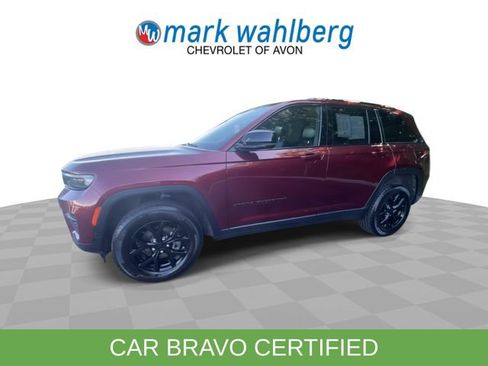 Used 2024 Jeep Grand Cherokee Altitude AWD/4WD image 4