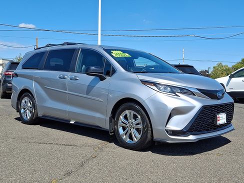 Certified 2023 Toyota Sienna XSE image 2