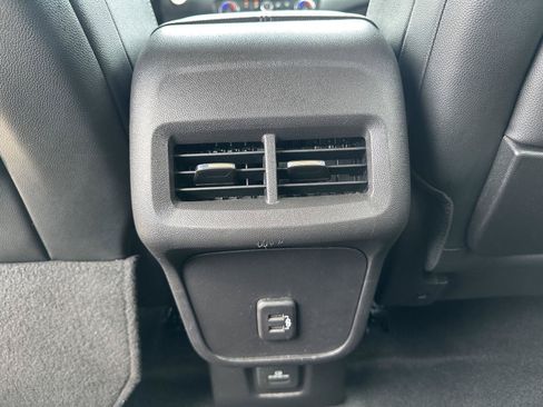 Used 2024 GMC Terrain SLT AWD/4WD image 13