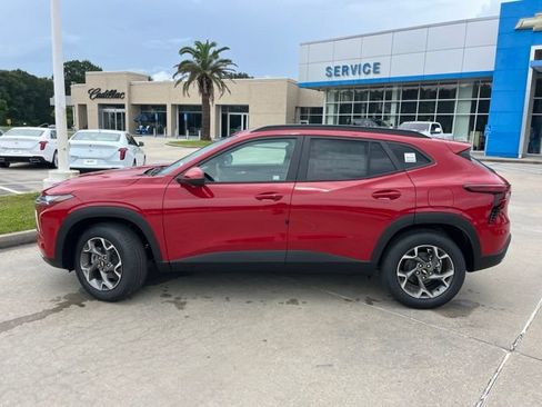 New 2026 Chevrolet Trax LT w/ Driver Confidence Package FWD image 3