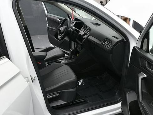 Used 2022 Volkswagen Tiguan SE AWD/4WD image 13