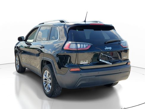 Used 2019 Jeep Cherokee Latitude Plus w/ Cold Weather Group AWD/4WD image 4