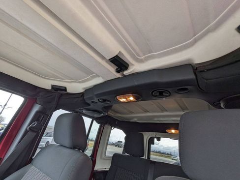 Used 2012 Jeep Wrangler Unlimited Sahara AWD/4WD image 20