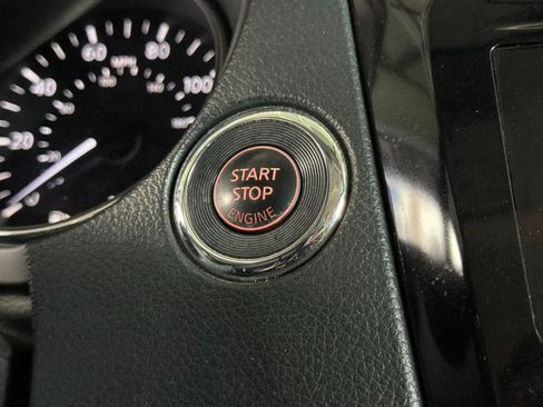 Used 2016 Nissan Rogue SV FWD image 23