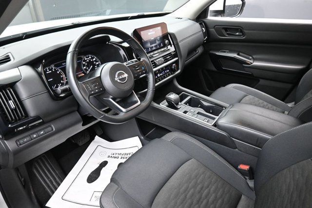 Used 2025 Nissan Pathfinder SV FWD image 19