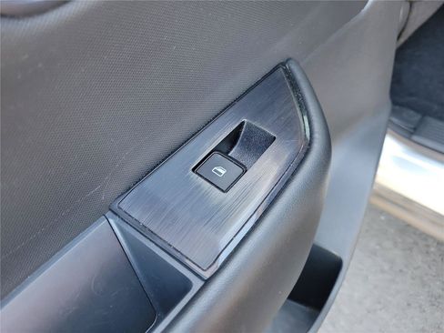 Used 2024 Nissan Rogue S FWD image 15