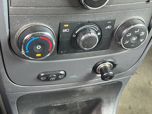 Used 2010 Chevrolet HHR LS FWD image 19